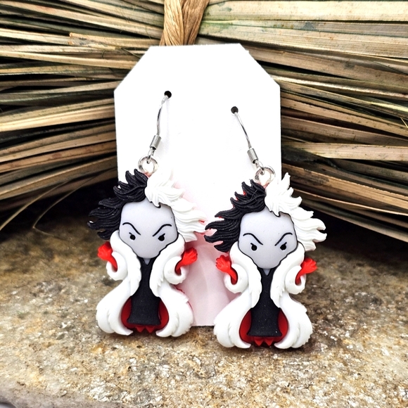 Cruella de Vil Earrings Pierced Disney Character One Hundred and One Dalmatians - Picture 1 of 4